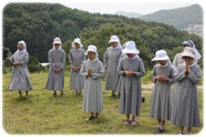 글라라 수녀님 묘소 방문